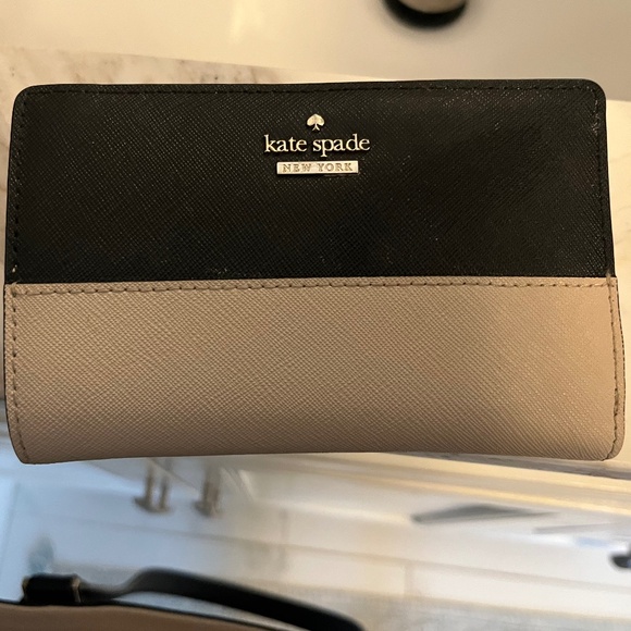 Kate Spade two-toned tote and matching wallet - Picture 2 of 3